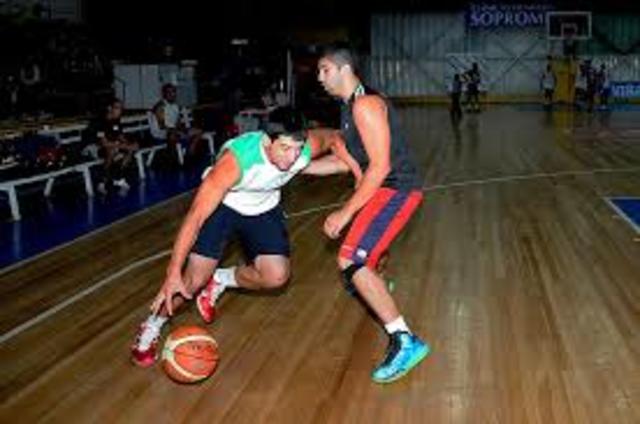 1984 Desaparece en la FIBA el concepto amateur, por lo que se adopta el nombre de FIB