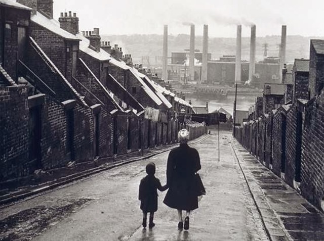 EUROPA PASA DE SER UN  MUNDO RURAL A UN   MUNDO  INDUSTRIAL URBANO