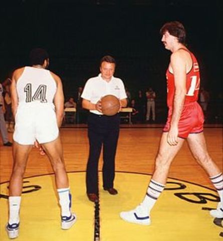 Se jugó con 5 competidores de cada equipo sin sustitucion