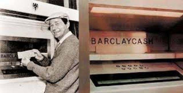 El banco Barcklays de Inglaterra instala el primer cajero automático