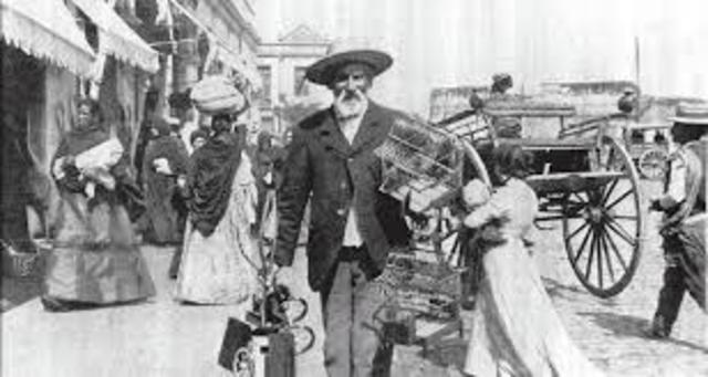 CARACTERÍSTICAS SIGLO XX