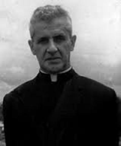 Se ordenó como sacerdote