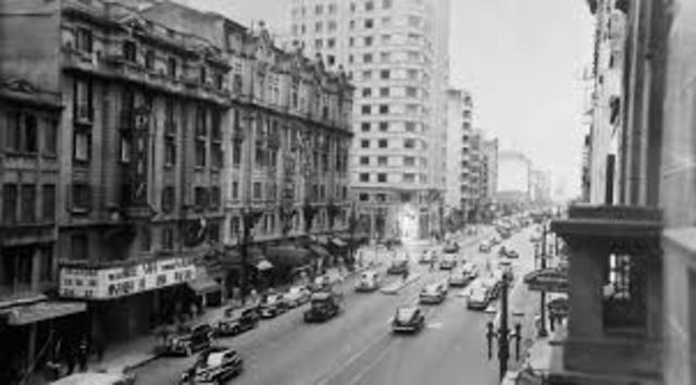 1956 - Lula e seu irmão se mudam para São Paulo