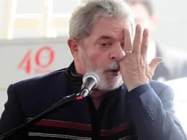 1964 - Lula sofre acidente