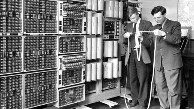 Primera Computadora Digital y Analógica