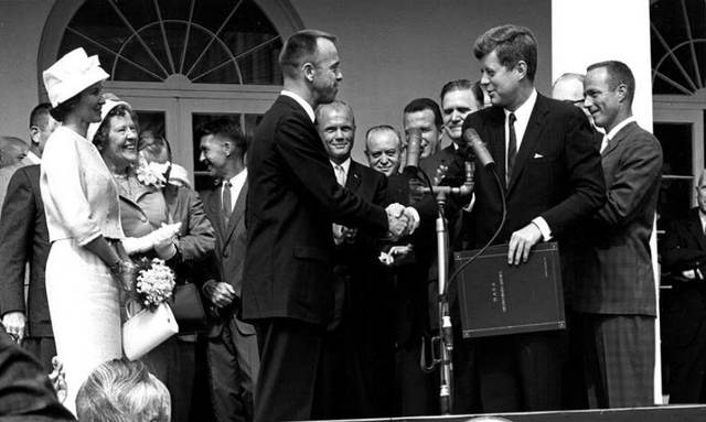 Kennedy´s Leadership At Home