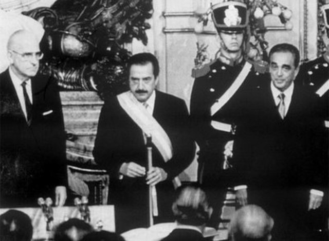 Vuelta a la democracia: Alfonsín presidente.
