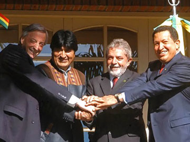 UNASUR: bloque político-económico.