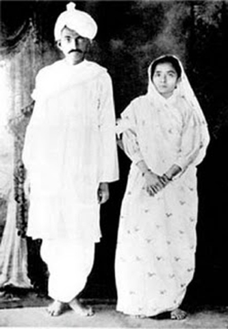 Mahatma se casa con Kasturba