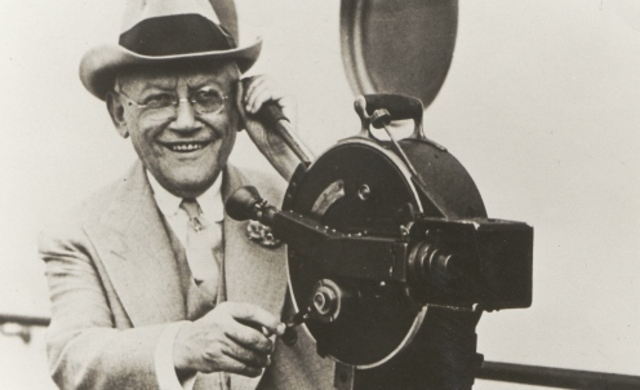Carl Laemmle inicia su compañía de producción independiente y da créditos a los artistas; Florence Lawrence se va con Carl y se convierte en la primera estrella cinematográfica de Estados Unidos