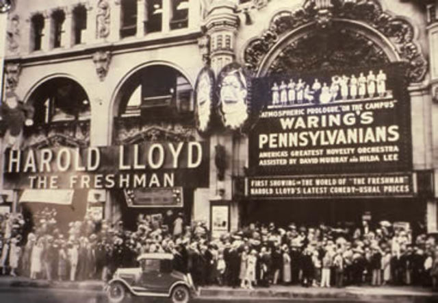 La industria del cine enfrento dos crisis: escándalos que involucraron a las estrellas cinematográficas y críticas que sostenían que el contenido del cine había llegado a niveles demasiado provocativos