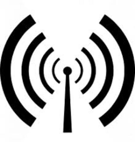 Heinrich Hertz descubre las ondas de radio.