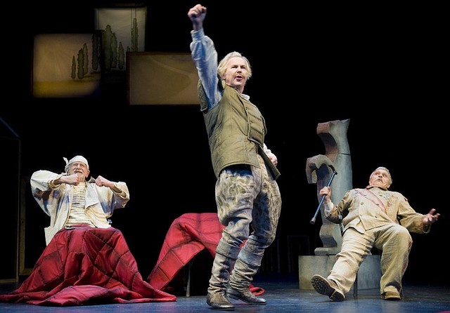 Vėjas tuopų viršūnėse