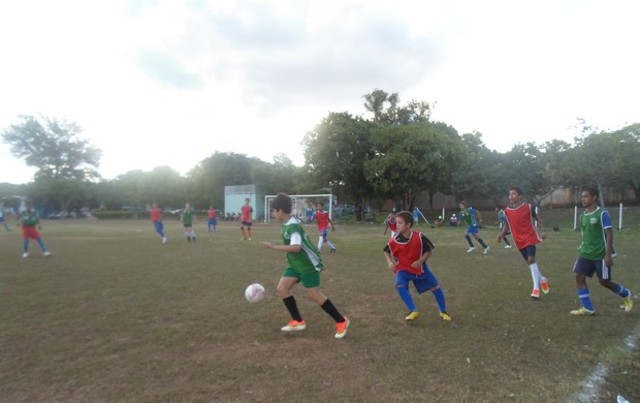 Entrei na escolinha de futebol.