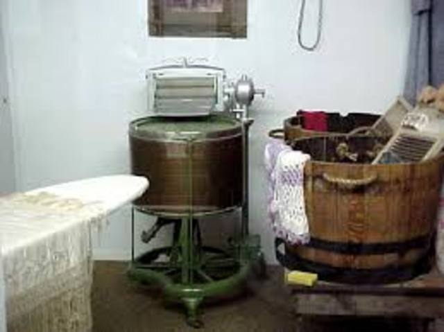 Bendix Deluxe, a machine loaded in the front, was introduced in 1947