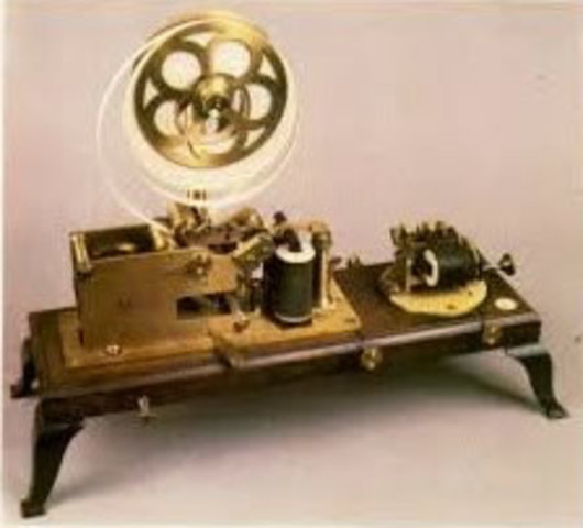 Se inventa el Telégrafo por Cable