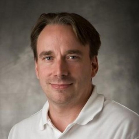 Linus Torvalds comenzó a desarrollar Linux.