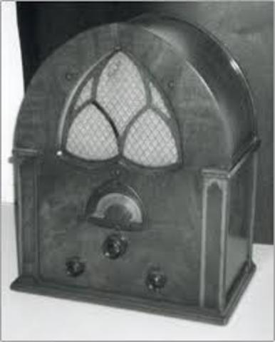 Nacimiento radio comercial.