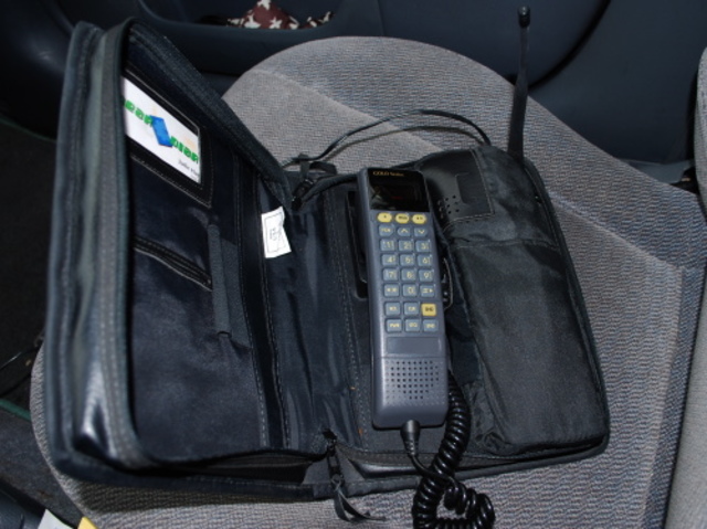 Primer teléfono para coches