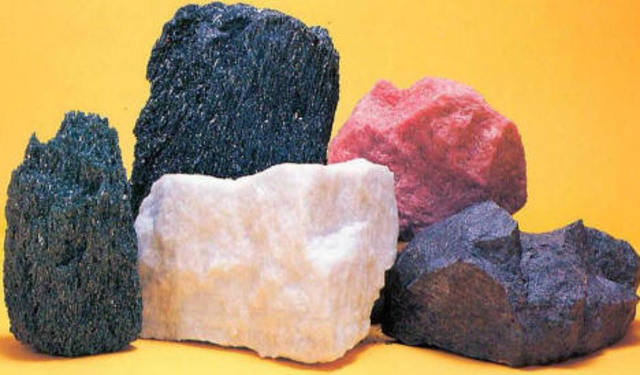 Uso de materiales abrasivos y piedra