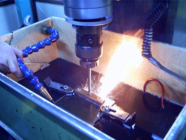 Electroerosion, control neumatico