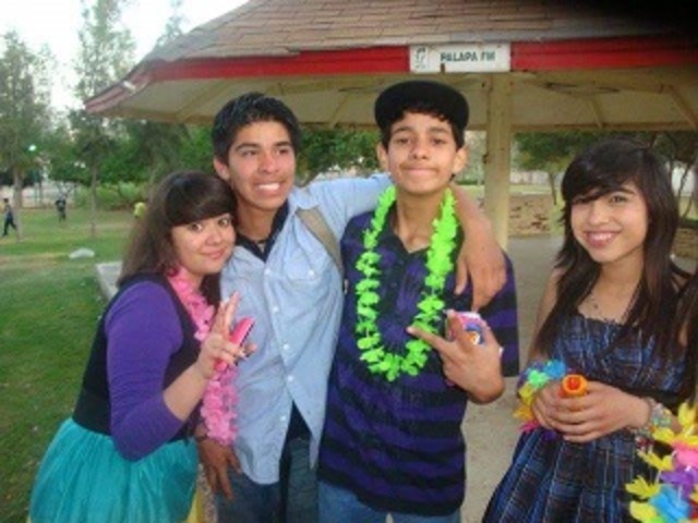 Festejando a Alondra.