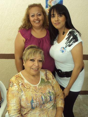 Mi madre, mi madrina y yo.