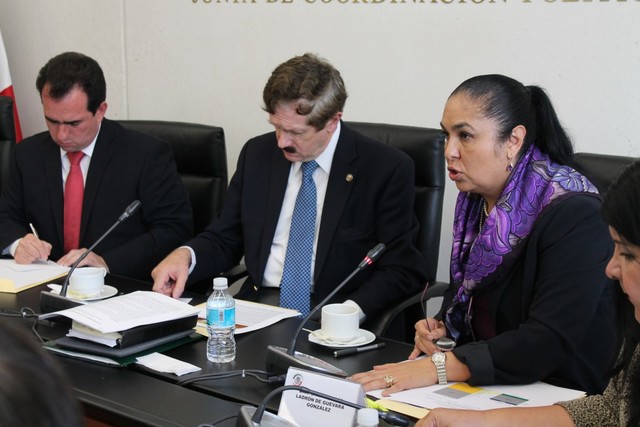 Rectora UV se reúne con Senadores de la República