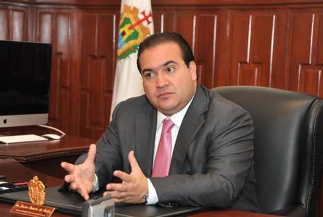 Javier Duarte propone dotar de autonomía presupuestaria a UV