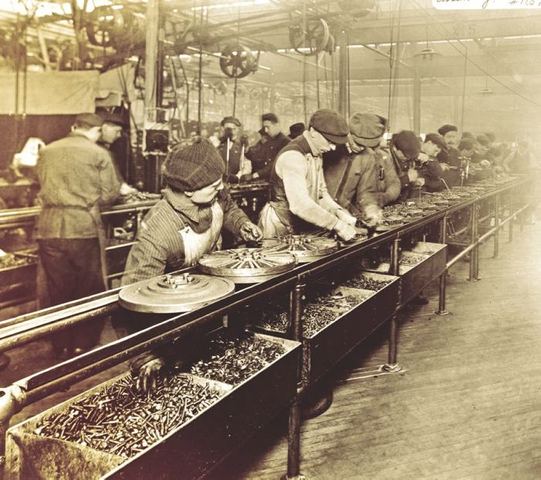 INICIOS DE LA PRODUCCIÓN EN CADENA