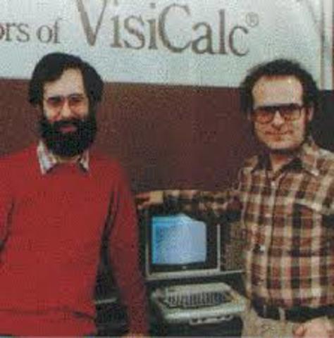 Las hojas electrónicas se empezaron a utilizar en la década de los 70’s, esto debido a la difusión y comercialización de las computadoras personales. Uno de los primeros programas fue visicalc