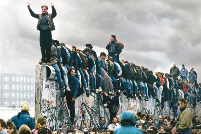 CAIDA DEL MURO DE BELRLIN
