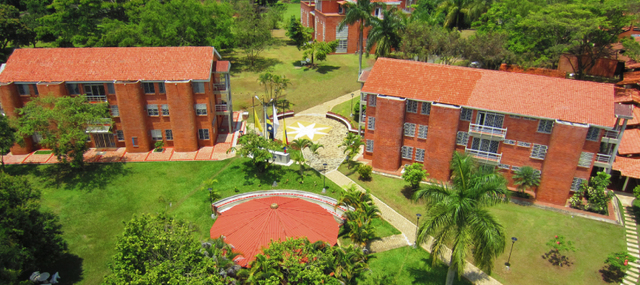 Inauguración de la Universidad.