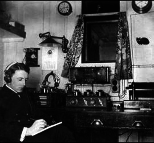 Lucha entre la radio y la prensa.