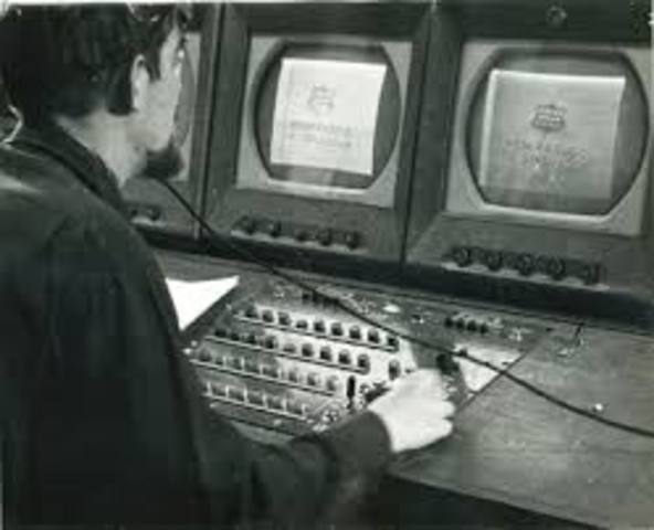 EN 1957 LA RADIO GUBERNAMENTAL ENTRO A SER PARTE DEL NUEVO DEPARTAMENTO DE RADIOTELEVISION