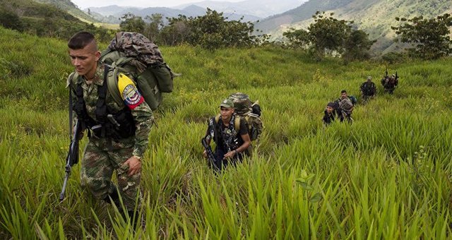 ENFRENTAMIENTO ENTRE PARAMILITARES Y EJERCITO