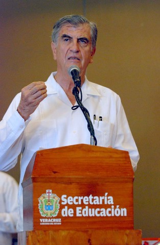 Miguel Limón (Secretario de Educación)