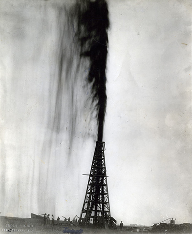 "Lucas Gusher" Discovers Spindletop