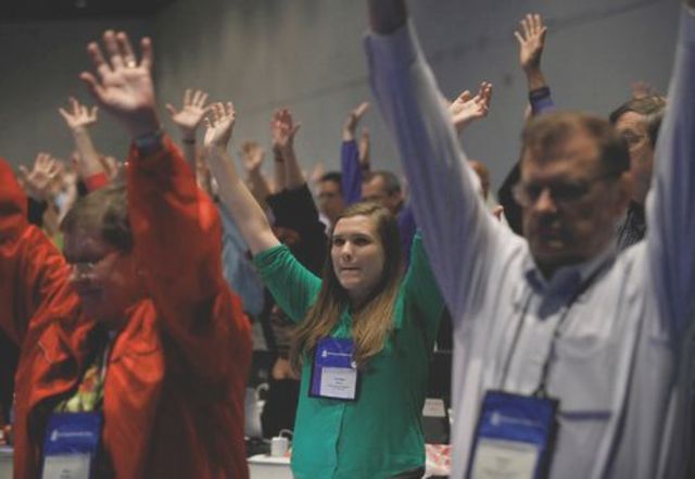 Aprobación del derecho de la protección de datos personales como una garantía fundamental y autónoma.