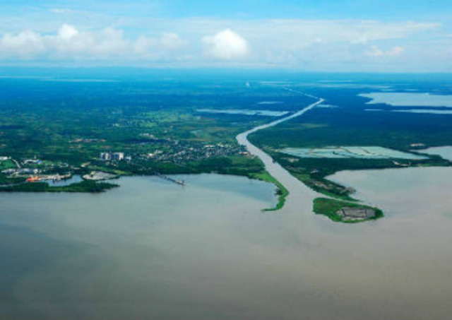 CONSTRUCCIÓN DEL CANAL DE DIQUE