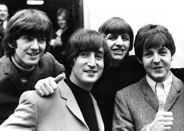 Paul McCartney anuncia la separación de The Beatles.