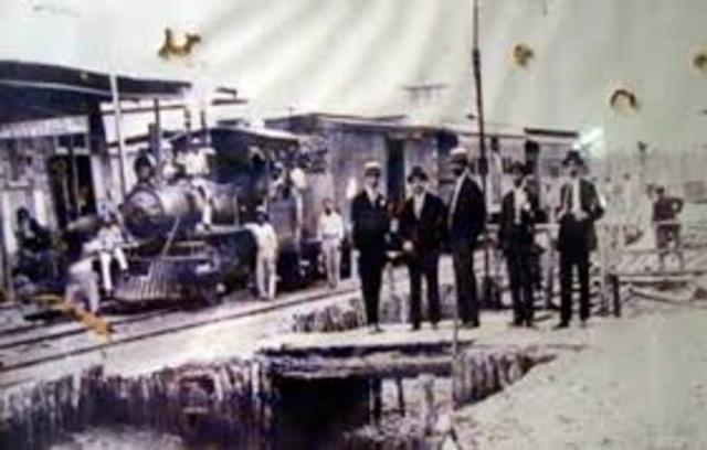 SE REALIZA PROYECTOS DE CONSTRUCCION DE LINEAS FÉRREAS PARA CONECTAR LAS CIUDADES MAS IMPORTANTES; A LA MANO DE LOS INGENIEROS FORMADOS EN EUROPA.