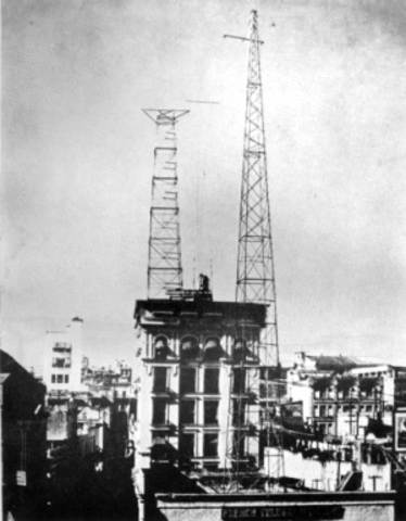 Primera emisora de radio.