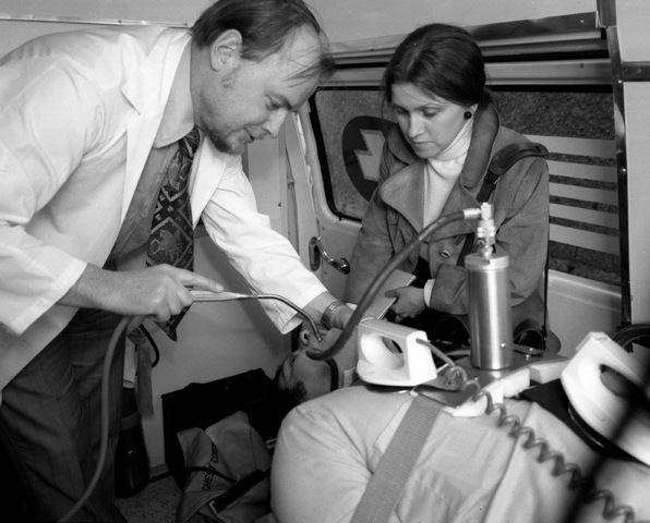 Première unité mobile "Resuscicar" de soins intensifs du Canadaexploité à partir de "Ambulance Service d'Aaron" à Calgary