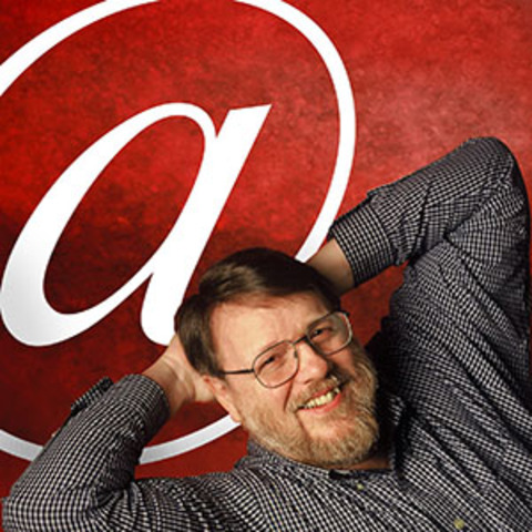 Es creado el correo electrónico mail por Ray Tomlinson en BBN. El símbolo @ es escogido para significar “en”.