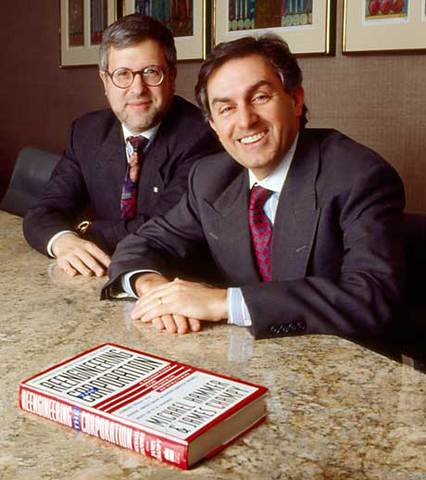 Michael Hammer junto con James Champy