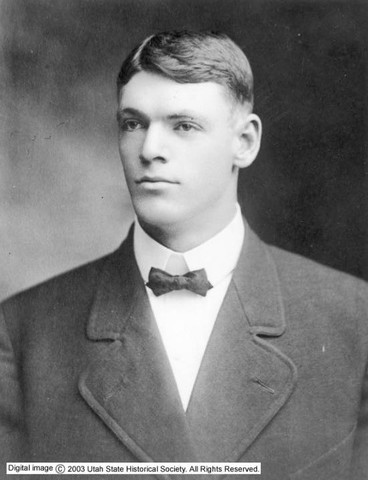 First electric traffic light