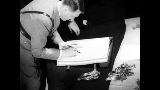 Hitler firma operación "Barbarrossa"