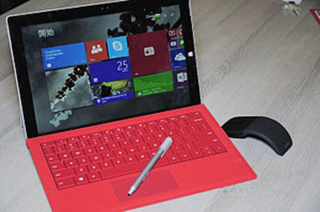 Microsoft Surface - Notable 2-in-1 PC