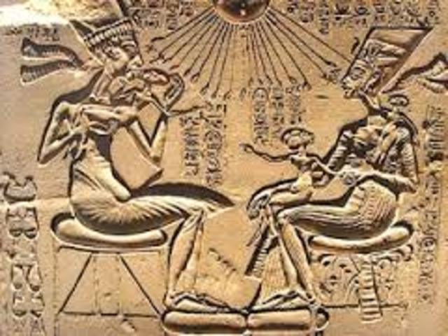 Akhenaton and Nefertiti begin their rule